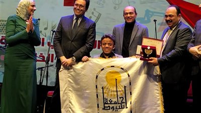 الدكتور المنشاوي يهنئ طلاب جامعةأسيوط من ذوي الهمم بمسابقة مواهب