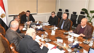وزير الإسكان يستعرض مقترحا لتشغيل وصيانة منظومة المياه والصرف