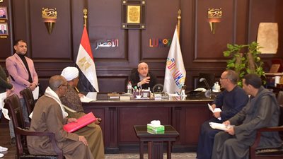 محافظ الأقصر يبحث شكاوى أصحاب المحاجر