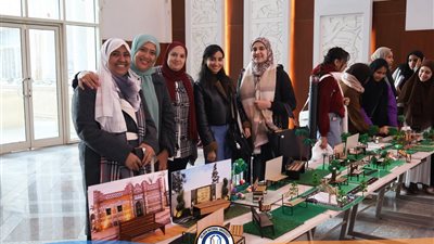 طلاب فنون تطبيقة بحلوان الأهلية يبتكرون حلول ذكية للأثاث الخارجي