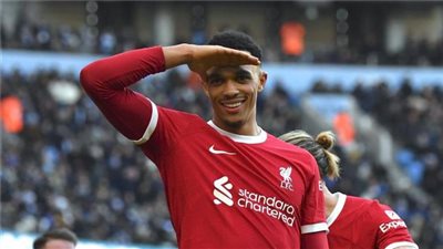 ميرور تكشف تفاصيل عرض ليفربول للحفاظ علي أرنولد من محاولات ريال مدريد
