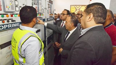 محافظ أسيوط: قطاعى الكهرباء شهدا نمو كبيرا بتكلفة 806 مليون جنيه