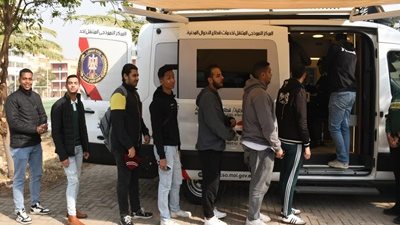 إقبال كبير من طلاب وعاملين جامعة عين شمس على خدمات وزارة الداخليه