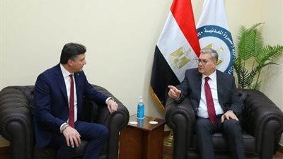 وزير البترول يبحث مع رئيس أيوك برودكشن أنشطتها في مناطق امتيازها