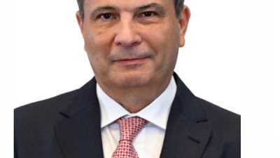 وزير الزراعة يهنئ الاخوة الأقباط وقداسة البابا تواضروس