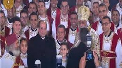 صورة تذكارية للرئيس السيسي والبابا تواضروس بكاتدرائية ميلاد المسيح