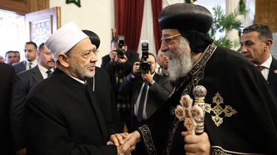 شيخ الأزهر يلتقي البابا تواضروس ويهنئه بأعياد الميلاد