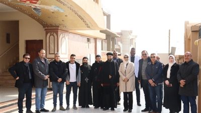 رئيس جهاز مدينة الشيخ زايد تقدم التهنئة للمسيحيين بعيد الميلاد.. صور