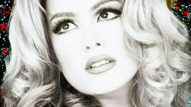 الفنانة سيمون