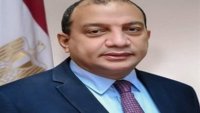 رئيس جامعة بني سويف يتابع الامتحانات بالكليات