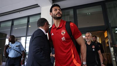بعثة الأهلى تغادر ملعب مباراة استاد أبيدجان إلى المطار مباشرة