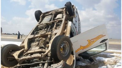 أصابة 6 أشخاص فى انقلاب سيارة ربع نقل بطريق إدفو