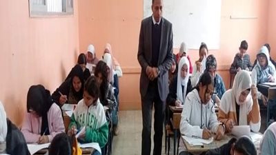 اولياء امور مصر تتابع ردود أفعال الطلاب خلال امتحانات صفوف النقل