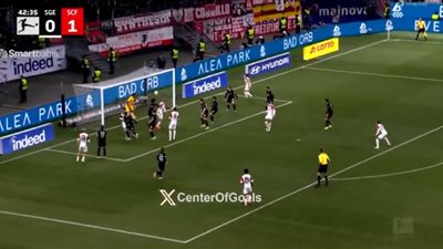 الشوط الأول.. مرموش يصنع هدف تعادل فرانكفورت أمام فرايبورج.. فيديو