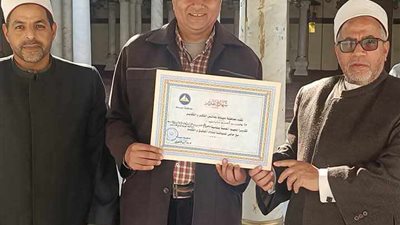 محافظ دمياط يكرم المنسق الإعلامي بمديرية الأوقاف