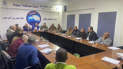 عمال مستقبل وطن أسيوط تناقش جهود تطوير القوانين الداعمة للعمال