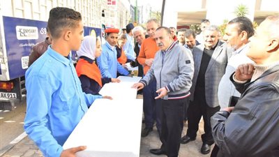توزيع 10 آلاف لوح فوم علي طلاب المدارس الفنية الزراعية بأسيوط لزراعة 2مليون شتلة