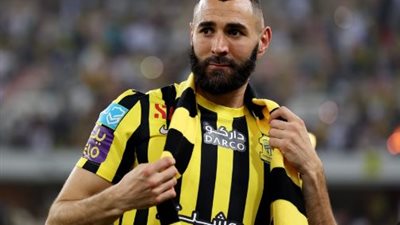 كريم بنزيما يقود هجوم اتحاد جده ضد الرائد