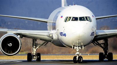 طائرة أمريكية تتعرض لحادث أثناء هبوطها