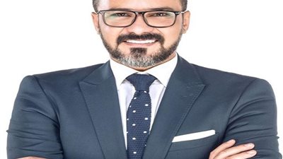 شاهد .. لوك جديد للنجم محمد رجب .. صور