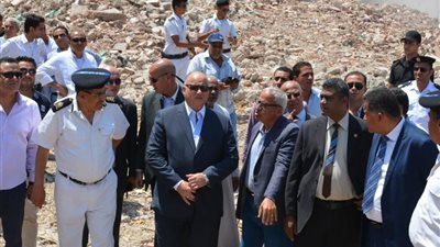 محافظ القاهرة يتابع أعمال إزالة اكشاك ابو السعود والمدابغ