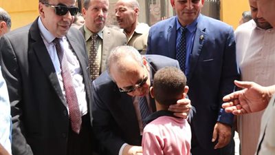 أهالي قرية الناصرية يستقبلون محافظ كفرالشيخ بالزغاريد والورود