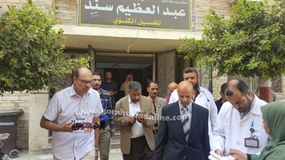 وكيل وزارة الصحة بالشرقية يتفقد سير العمل بمستشفى ديرب نجم