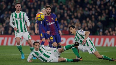 برشلونة يصطدم بريال بيتيس فى غياب مسيى وسواريز