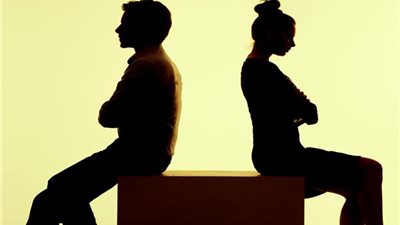 الإفتاء توضح حكم طاعة الوالدين في الأمر بالطلاق