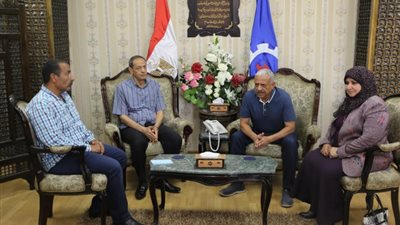 محافظ السويس يلتقي القيادات التعليمية