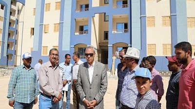 محافظ قنا يتفقد الاعمال الانشائية بمدينة غرب قنا
