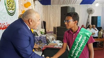 الزملوط يشهد إحتفالية تكريم حفظة القرآن الكريم والمتفوقين علمياً بالوادى الجديد.صور