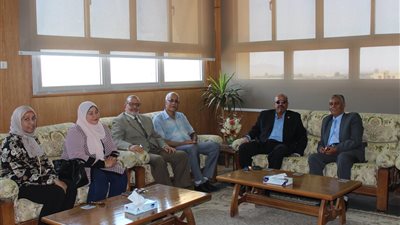 وفد نقابة العلميين بقنا تهنئ رئيس جامعة جنوب الوادي بمنصبه الجديد