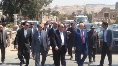 مدير امن القاهرة يتفقد اعمال تطوير العشوئيات بجنوب القاهرة.. الصور