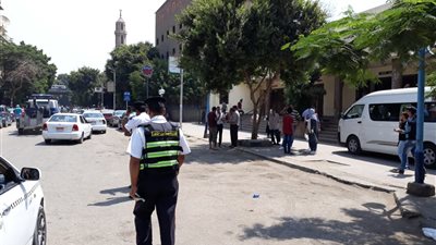 رئيس حي المعادى يقود حملة لإزالة الاشغالات وتنظيم ميدان المحطة