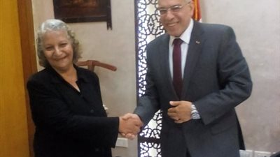 مدير تعليم القليوبية يكرم موجه عام التربية الفنية لبلوغها التقاعد