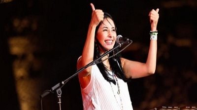 نسمه عبد العزيز عازفة 