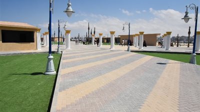 محافظ مطروح يتفقد سوق ليبيا السياحى