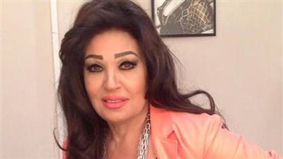 صورة لفيفى عبده تثير الجدل على حمام السباحة