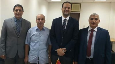 إقبال كثيف على مقر رابطة المصريين في تبوك لإنهاء معاملاتهم
