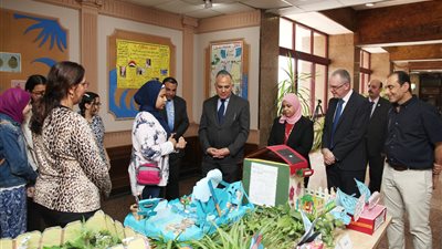 وزير الرى يتفقد معرض طلاب المدارس الابتدائي لترشيد إستهلاك المياه
