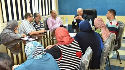 محافظ بورسعيد يلتقى بالعاملين بديوان عام مدينة بورفؤاد