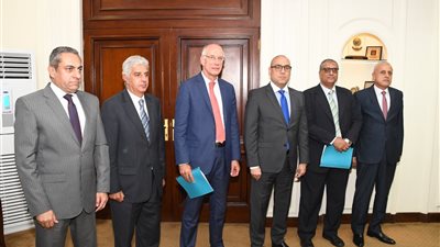 وزير الإسكان يشهد توقيع مذكرة تفاهم لتحويل النفايات إلى وقود مصانع الأسمنت