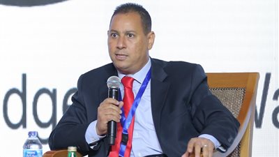 رئيس هيئة الرقابة المالية يبحث سبل تنسيق جهود مكافحة غسل الأموال