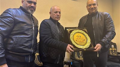 رئيس ناى المحلة يكرم هاني ابوريدة فى ودية منتخب الشباب