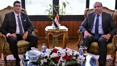 الحفني يستعرض مع سكرتير المجلس الدولي للمطارات لإقليم أفريقيا أوجه التعاون المشترك