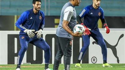 الحضري يُشيد بحراس مرمي المنتخب ويتغني بـ عبدالله السعيد