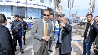 محافظ سوهاج يتفقد عدد من مشروعات الطرق