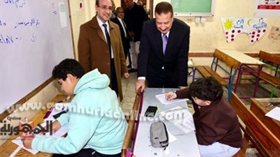 استبعاد ملاحظ ورئيس لجنة..إحالة 5 طلاب للتحقيق بحوزتهم موبايلات