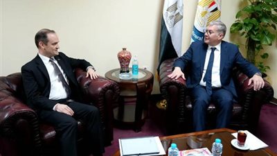 وزير البترول يلتقي نائب رئيس أباتشي العالمية لبحث خططها لزيادة الإنتاج